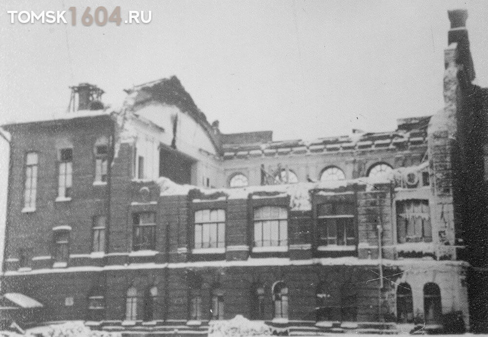 пл. Соляная 2/2. Здание после пожара 1956г.
