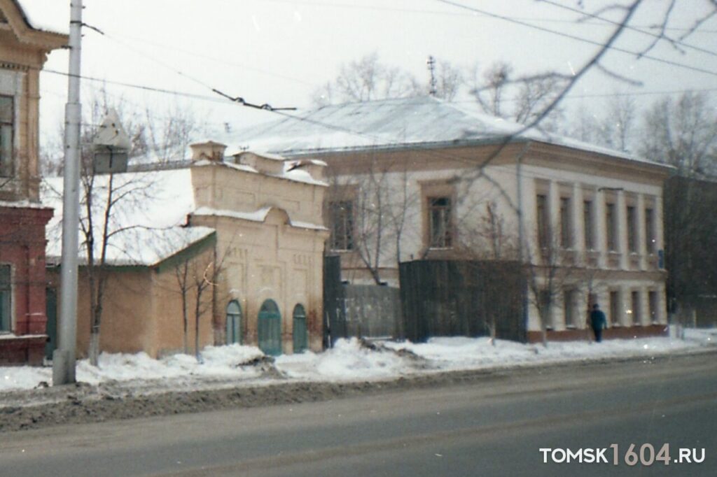 пр. Ленина 102. Автор: Николай Рыбаков. 1999г.
