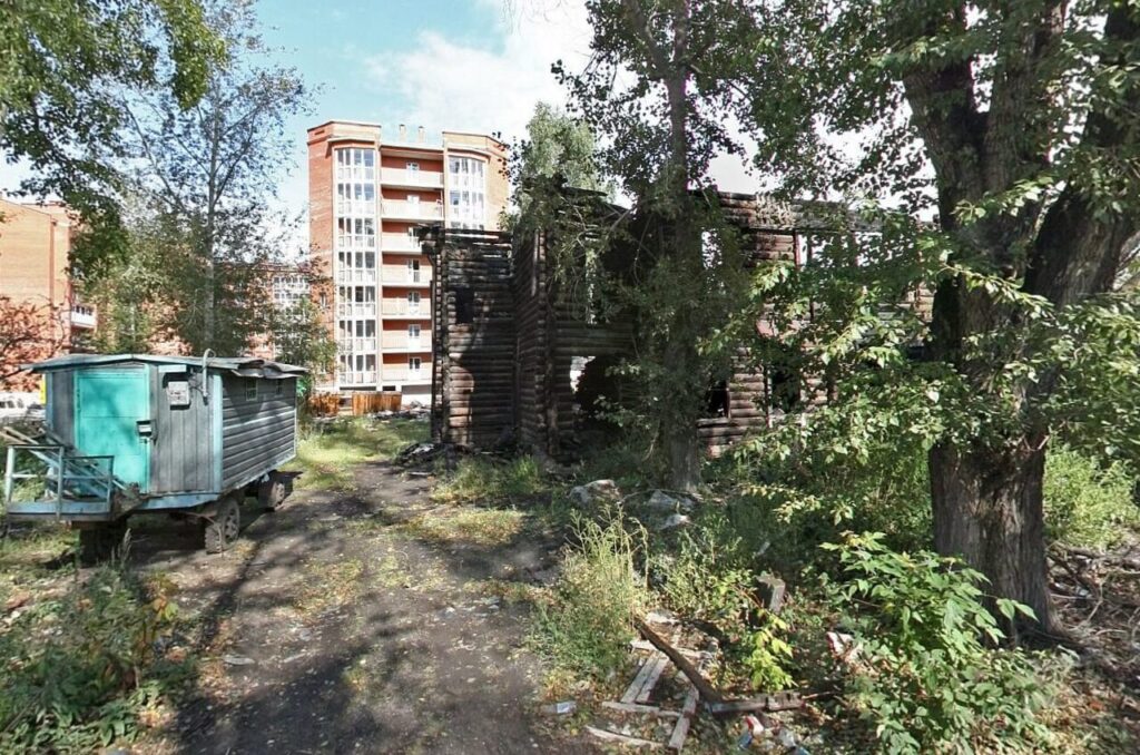 ул. Больничная 8. Остатки здания больницы на панораме Яндекс карты. 2010г.